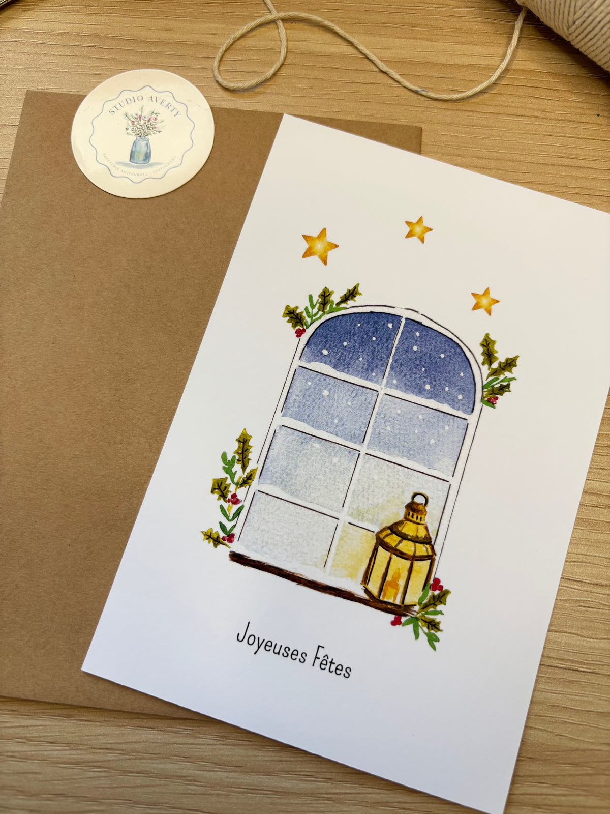 Carte de Noël Aquarelle Fenêtre Enneigée et Lanterne avec Enveloppe Kraft | Watercolor Christmas Window Card | Papeterie Artisanale